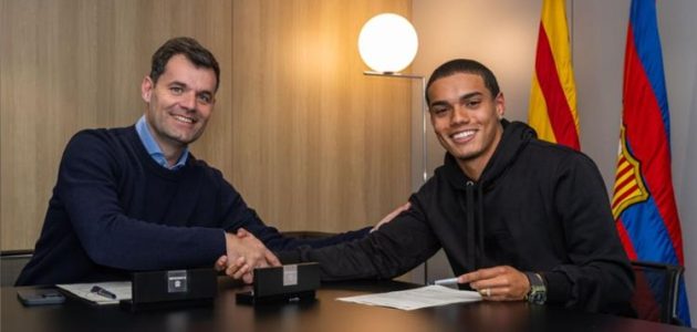 رسميًا.. نجل رونالدينيو ينضم إلى برشلونة