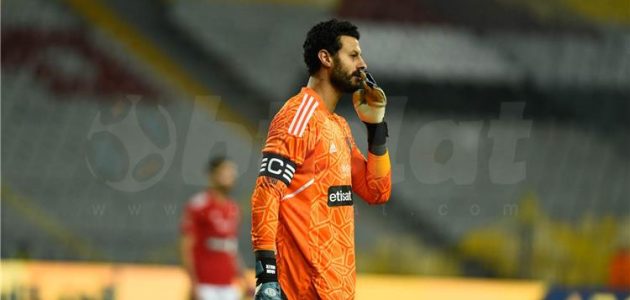 بالفيديو.. طرد محمد الشناوي قبل انتهاء مباراة الأهلي وسموحة في الدوري